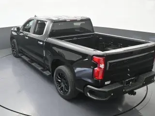 Chevrolet Silverado 1500 2022 4x2 LTZ 4 puertas Cabina Crew 5.8 pies. Caja corta
