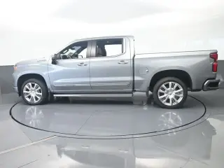 Chevrolet Silverado 1500 2023 4x4 High Country 4 puertas Cabina Crew 5.8 pies. Caja corta