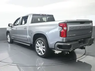 Chevrolet Silverado 1500 2023 4x4 High Country 4 puertas Cabina Crew 5.8 pies. Caja corta