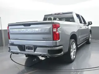 Chevrolet Silverado 1500 2023 4x4 High Country 4 puertas Cabina Crew 5.8 pies. Caja corta