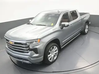 Chevrolet Silverado 1500 2023 4x4 High Country 4 puertas Cabina Crew 5.8 pies. Caja corta