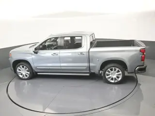 Chevrolet Silverado 1500 2023 4x4 High Country 4 puertas Cabina Crew 5.8 pies. Caja corta