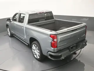 Chevrolet Silverado 1500 2023 4x4 High Country 4 puertas Cabina Crew 5.8 pies. Caja corta