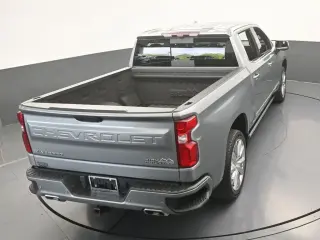 Chevrolet Silverado 1500 2023 4x4 High Country 4 puertas Cabina Crew 5.8 pies. Caja corta