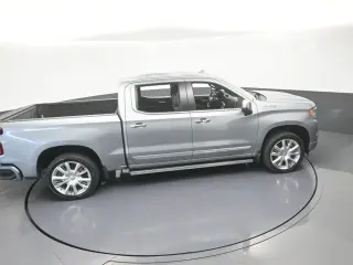 Chevrolet Silverado 1500 2023 4x4 High Country 4 puertas Cabina Crew 5.8 pies. Caja corta