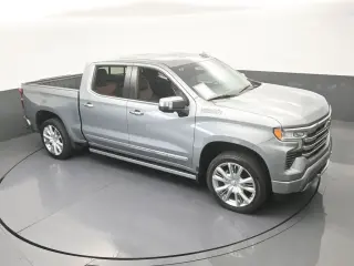 Chevrolet Silverado 1500 2023 4x4 High Country 4 puertas Cabina Crew 5.8 pies. Caja corta