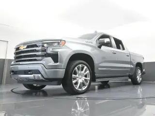 Chevrolet Silverado 1500 2023 4x4 High Country 4 puertas Cabina Crew 5.8 pies. Caja corta