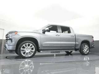 Chevrolet Silverado 1500 2023 4x4 High Country 4 puertas Cabina Crew 5.8 pies. Caja corta
