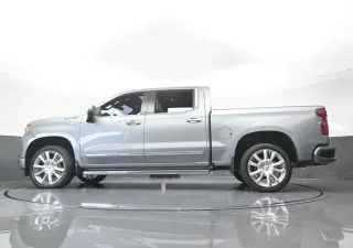 Chevrolet Silverado 1500 2023 4x4 High Country 4 puertas Cabina Crew 5.8 pies. Caja corta