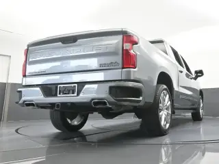 Chevrolet Silverado 1500 2023 4x4 High Country 4 puertas Cabina Crew 5.8 pies. Caja corta