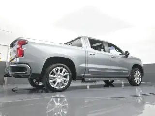 Chevrolet Silverado 1500 2023 4x4 High Country 4 puertas Cabina Crew 5.8 pies. Caja corta