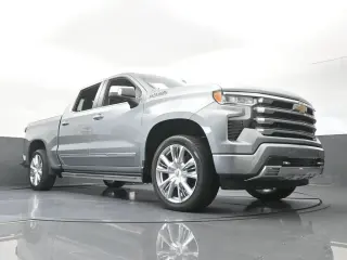 Chevrolet Silverado 1500 2023 4x4 High Country 4 puertas Cabina Crew 5.8 pies. Caja corta