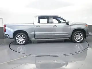 Chevrolet Silverado 1500 2023 4x4 High Country 4 puertas Cabina Crew 5.8 pies. Caja corta