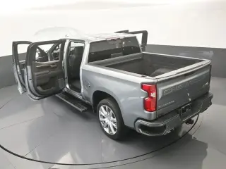Chevrolet Silverado 1500 2023 4x4 High Country 4 puertas Cabina Crew 5.8 pies. Caja corta
