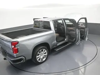 Chevrolet Silverado 1500 2023 4x4 High Country 4 puertas Cabina Crew 5.8 pies. Caja corta