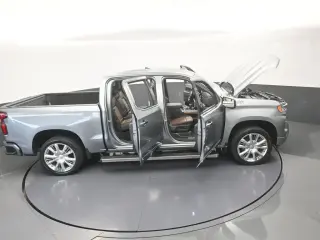 Chevrolet Silverado 1500 2023 4x4 High Country 4 puertas Cabina Crew 5.8 pies. Caja corta