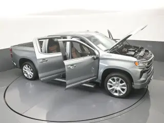 Chevrolet Silverado 1500 2023 4x4 High Country 4 puertas Cabina Crew 5.8 pies. Caja corta