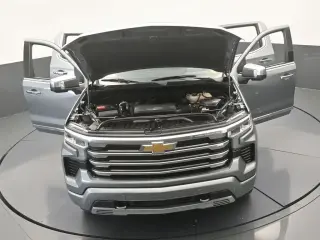 Chevrolet Silverado 1500 2023 4x4 High Country 4 puertas Cabina Crew 5.8 pies. Caja corta