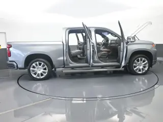 Chevrolet Silverado 1500 2023 4x4 High Country 4 puertas Cabina Crew 5.8 pies. Caja corta