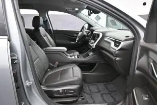 GMC Acadia 2023 SLT 4 puertas SUV