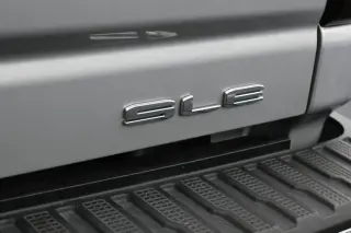 GMC Sierra 2500HD 2023 4x4 SLE 4 puertas Cabina Crew SB