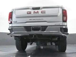 GMC Sierra 2500HD 2023 4x4 SLE 4 puertas Cabina Crew SB