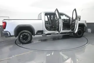 GMC Sierra 2500HD 2023 4x4 SLE 4 puertas Cabina Crew SB