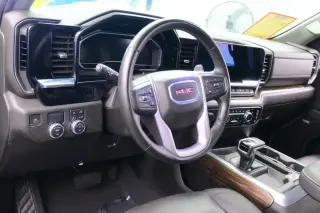 GMC Sierra 1500 2024 4x2 Elevation 4 puertas Cabina Crew 5.8 pies. Caja corta