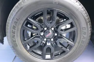 GMC Sierra 1500 2024 4x2 Elevation 4 puertas Cabina Crew 5.8 pies. Caja corta
