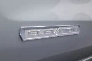 GMC Sierra 1500 2024 4x2 Elevation 4 puertas Cabina Crew 5.8 pies. Caja corta