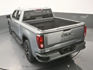 GMC Sierra 1500 2024 4x2 Elevation 4 puertas Cabina Crew 5.8 pies. Caja corta