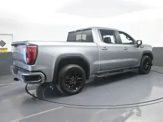 GMC Sierra 1500 2024 4x2 Elevation 4 puertas Cabina Crew 5.8 pies. Caja corta