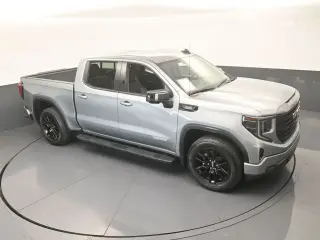 GMC Sierra 1500 2024 4x2 Elevation 4 puertas Cabina Crew 5.8 pies. Caja corta