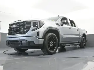 GMC Sierra 1500 2024 4x2 Elevation 4 puertas Cabina Crew 5.8 pies. Caja corta
