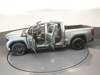 GMC Sierra 1500 2024 4x2 Elevation 4 puertas Cabina Crew 5.8 pies. Caja corta