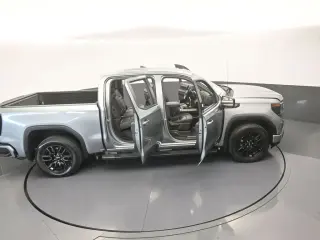 GMC Sierra 1500 2024 4x2 Elevation 4 puertas Cabina Crew 5.8 pies. Caja corta