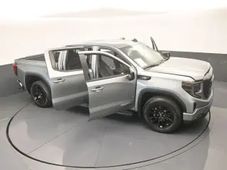 GMC Sierra 1500 2024 4x2 Elevation 4 puertas Cabina Crew 5.8 pies. Caja corta