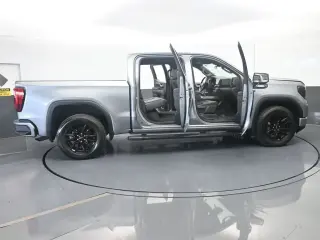 GMC Sierra 1500 2024 4x2 Elevation 4 puertas Cabina Crew 5.8 pies. Caja corta