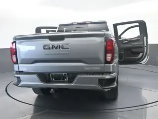 GMC Sierra 1500 2024 4x2 Elevation 4 puertas Cabina Crew 5.8 pies. Caja corta