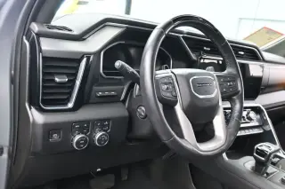 GMC Sierra 1500 2023 4x4 Denali 4 puertas Cabina Crew 5.8 pies. Caja corta