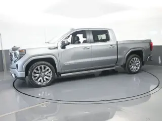 GMC Sierra 1500 2023 4x4 Denali 4 puertas Cabina Crew 5.8 pies. Caja corta