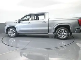 GMC Sierra 1500 2023 4x4 Denali 4 puertas Cabina Crew 5.8 pies. Caja corta