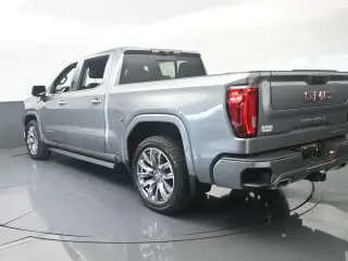 GMC Sierra 1500 2023 4x4 Denali 4 puertas Cabina Crew 5.8 pies. Caja corta