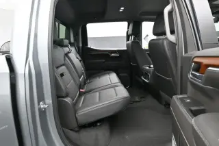 GMC Sierra 1500 2023 4x4 Denali 4 puertas Cabina Crew 5.8 pies. Caja corta