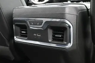 GMC Sierra 1500 2023 4x4 Denali 4 puertas Cabina Crew 5.8 pies. Caja corta