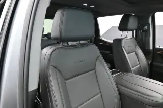 GMC Sierra 1500 2023 4x4 Denali 4 puertas Cabina Crew 5.8 pies. Caja corta