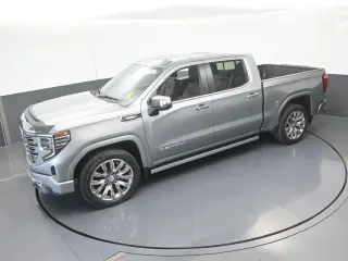 GMC Sierra 1500 2023 4x4 Denali 4 puertas Cabina Crew 5.8 pies. Caja corta