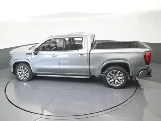 GMC Sierra 1500 2023 4x4 Denali 4 puertas Cabina Crew 5.8 pies. Caja corta