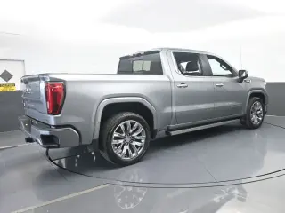 GMC Sierra 1500 2023 4x4 Denali 4 puertas Cabina Crew 5.8 pies. Caja corta