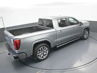 GMC Sierra 1500 2023 4x4 Denali 4 puertas Cabina Crew 5.8 pies. Caja corta